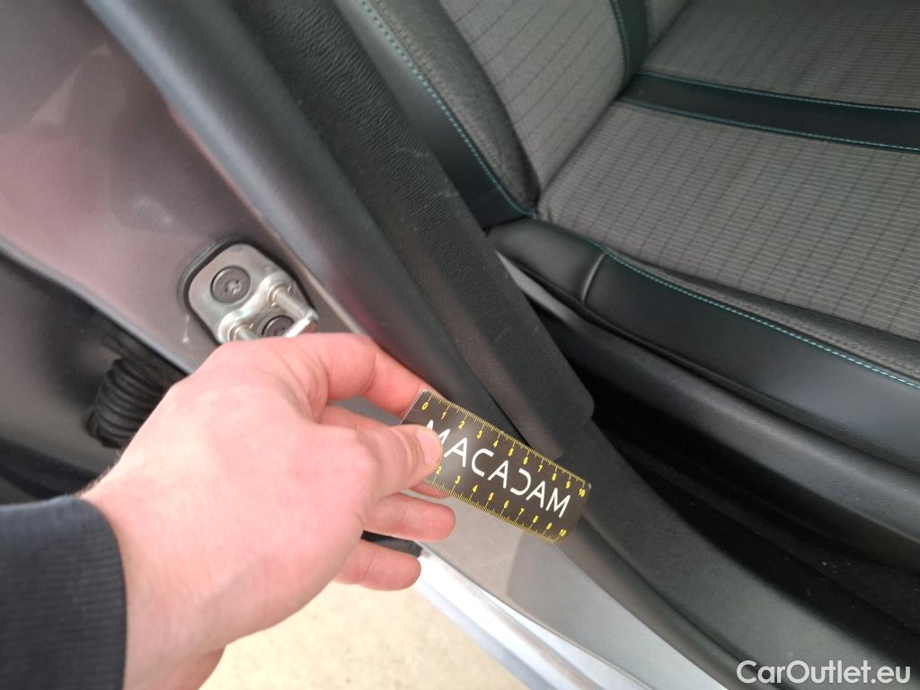  Peugeot  208  Allure Business 1.2 PureTech 100CV BVM6 E6d #8