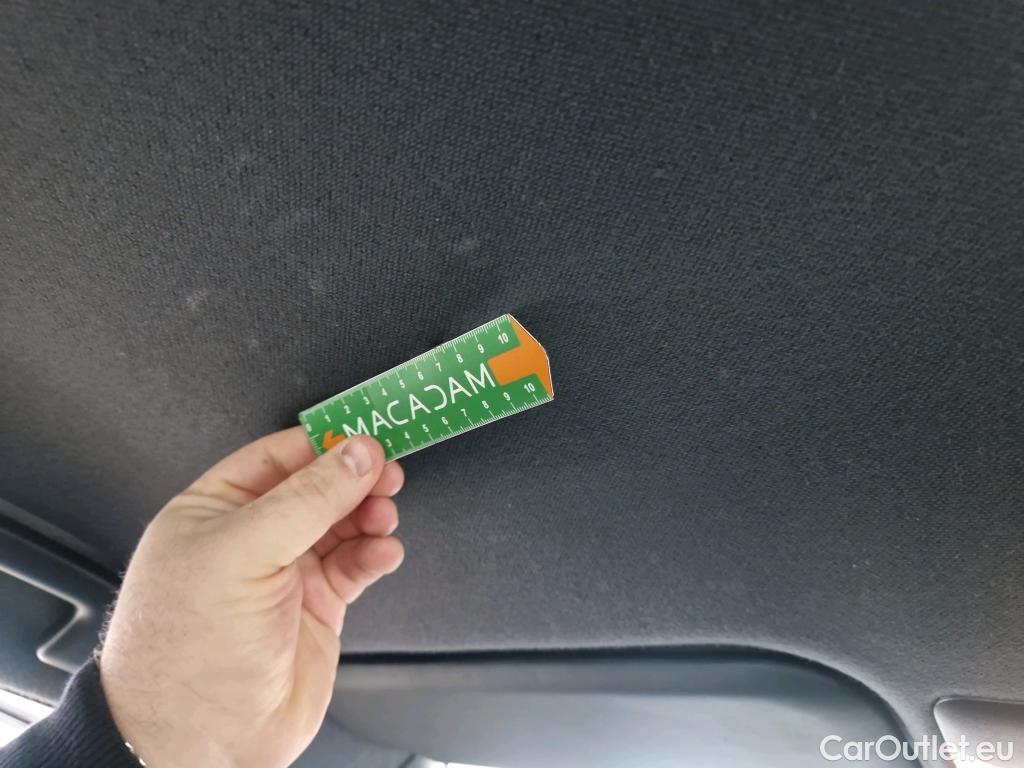  Toyota  Corolla TOYOTA  / 2018 / 5P / Berline Hybride 122h Dynamic Business Stage Acad #17