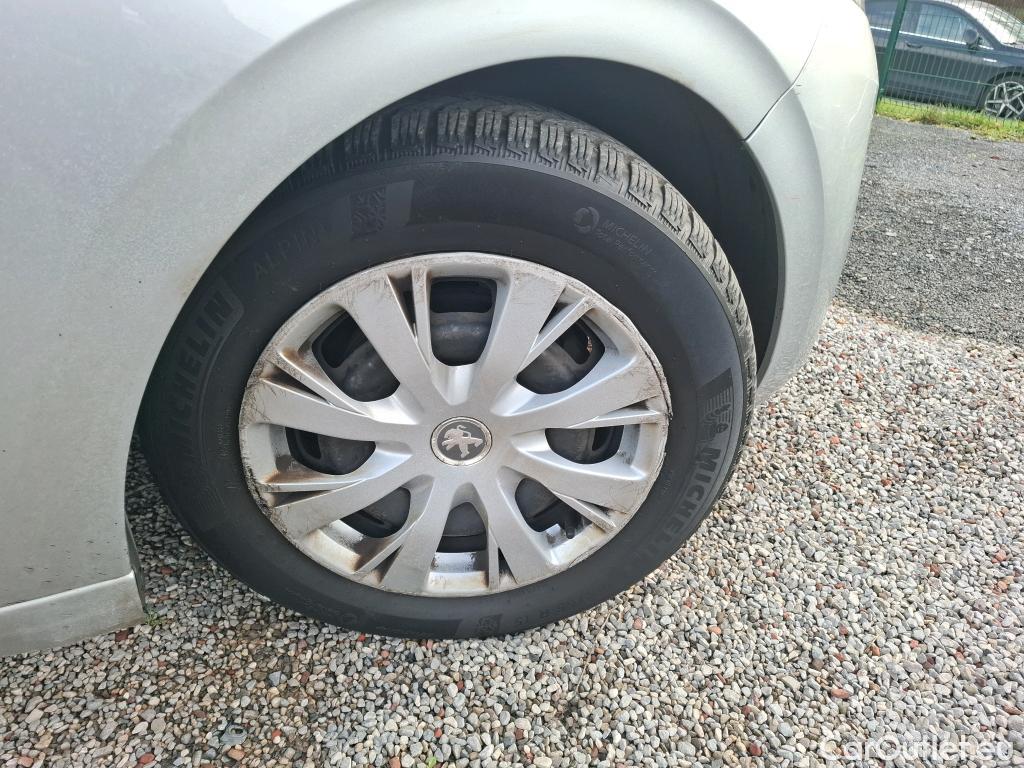  Peugeot  208  Affaire Premium Pack 1.6 HDi 75CV BVM5 E6 #11