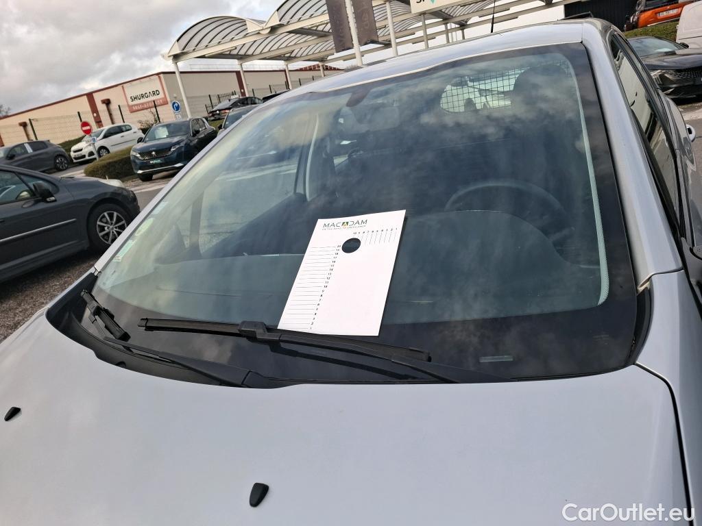  Peugeot  208  Affaire Premium Pack 1.6 HDi 75CV BVM5 E6 #30