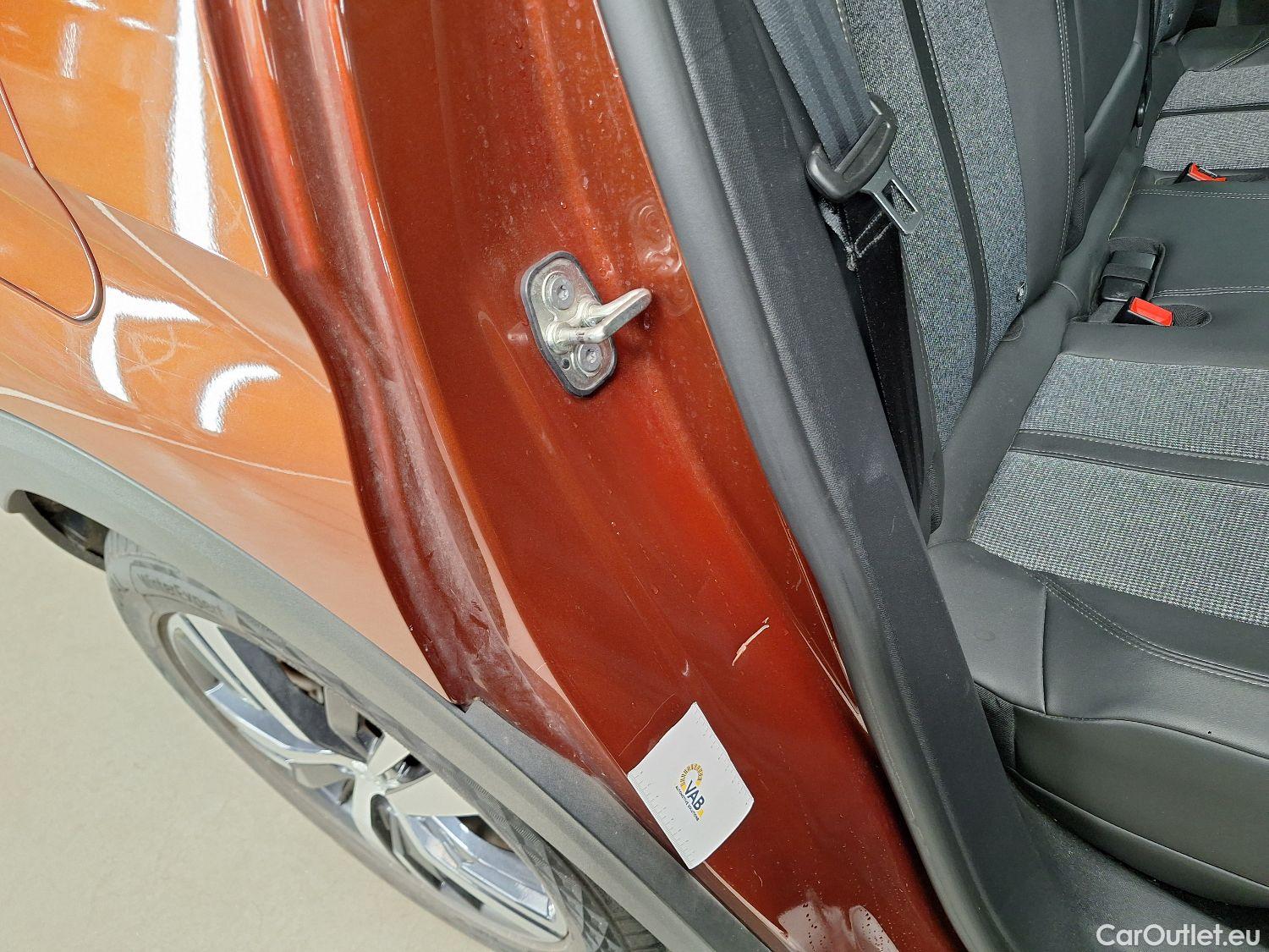  Peugeot  3008 Peugeot,  '16, Peugeot  Hybrid 225 e-Auto8 Allure 5d #37