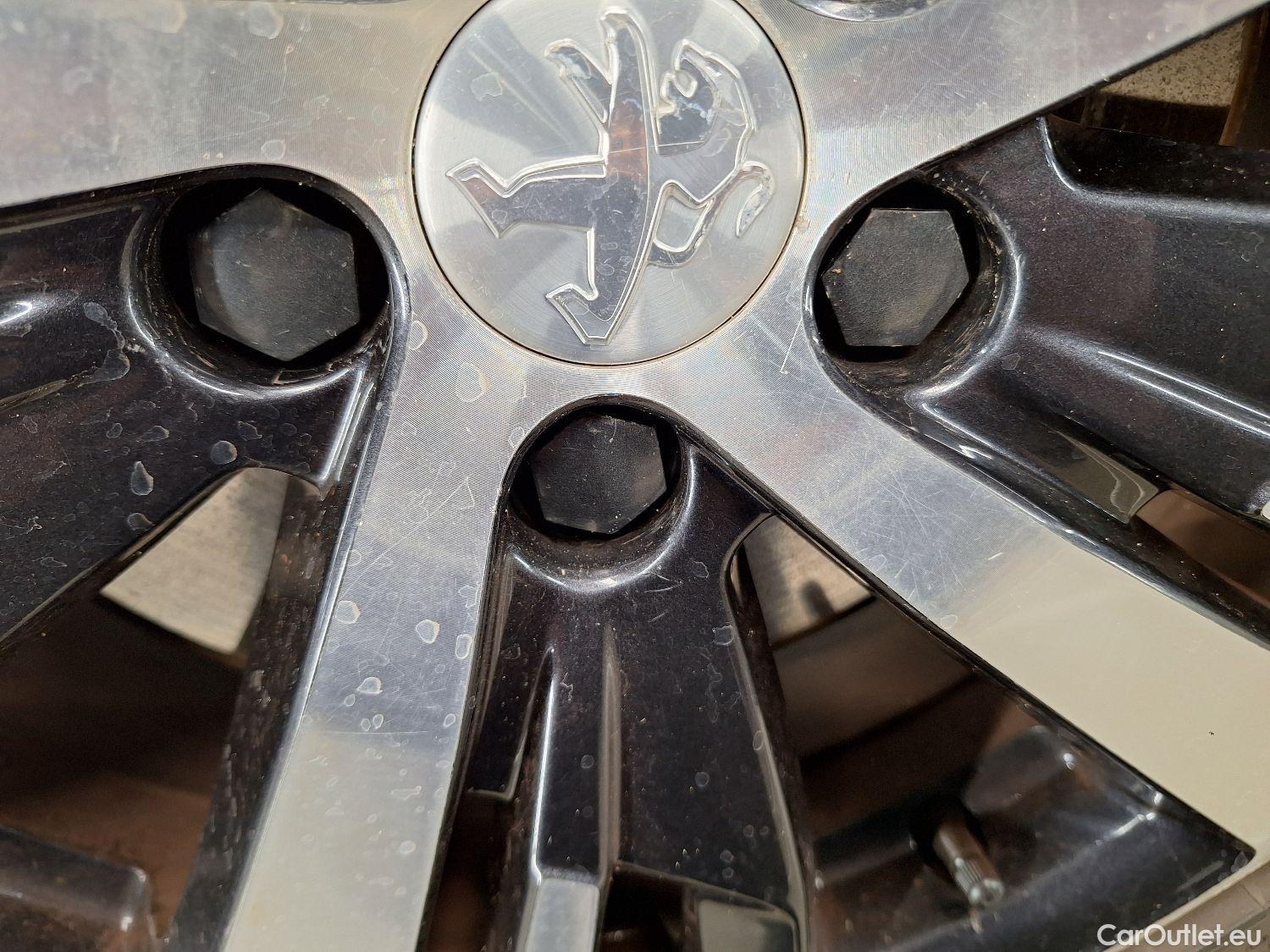  Peugeot  3008 Peugeot,  '16, Peugeot  Hybrid 225 e-Auto8 Allure 5d #12