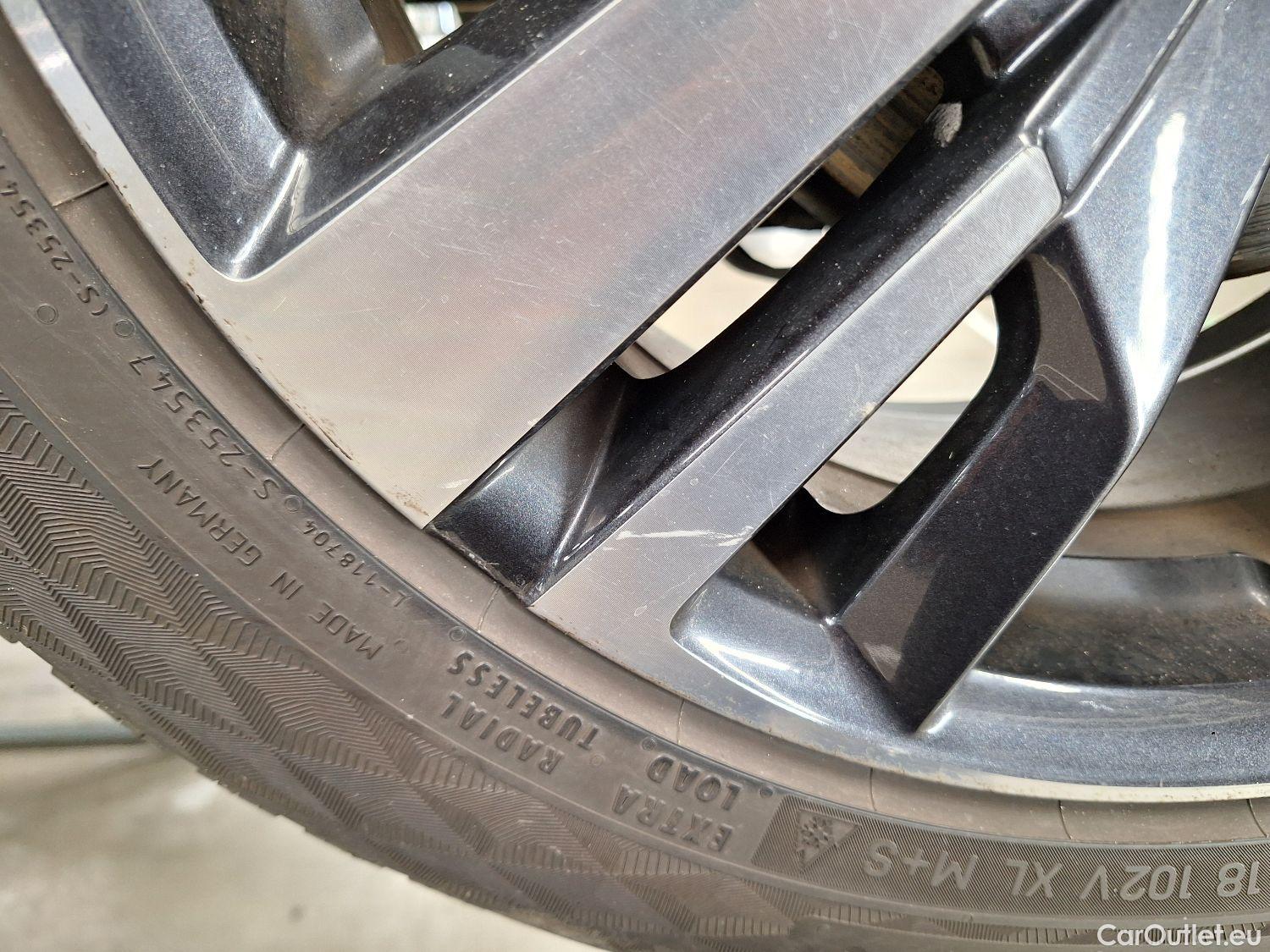  Peugeot  3008 Peugeot,  '16, Peugeot  Hybrid 225 e-Auto8 Allure 5d #9