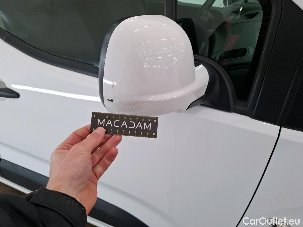  Opel  Combo OPEL  / 2018 / 4P / Fourgonnette 1.5 diesel 100chL1H1/stand CARGO PACK C #67