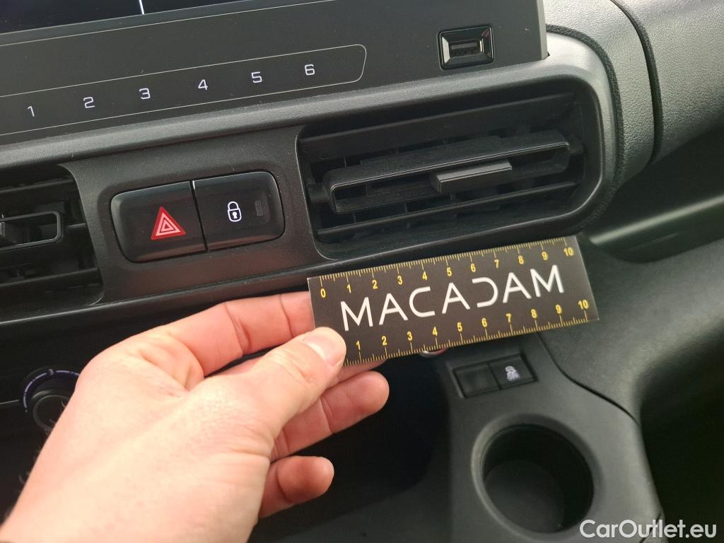  Opel  Combo OPEL  / 2018 / 4P / Fourgonnette 1.5 diesel 100chL1H1/stand CARGO PACK C #40