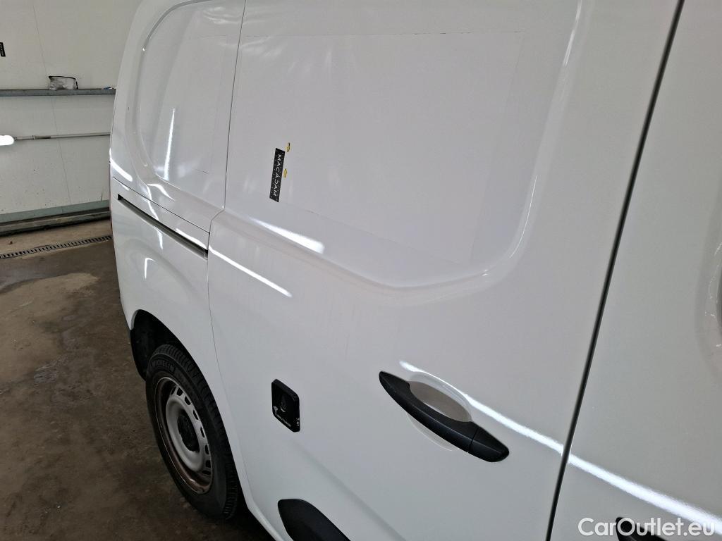  Opel  Combo OPEL  / 2018 / 4P / Fourgonnette 1.5 diesel 100chL1H1/stand CARGO PACK C #51