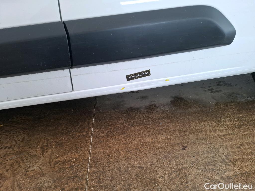  Opel  Combo OPEL  / 2018 / 4P / Fourgonnette 1.5 diesel 100chL1H1/stand CARGO PACK C #24