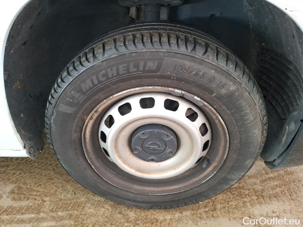  Opel  Combo OPEL  / 2018 / 4P / Fourgonnette 1.5 diesel 100chL1H1/stand CARGO PACK C #42