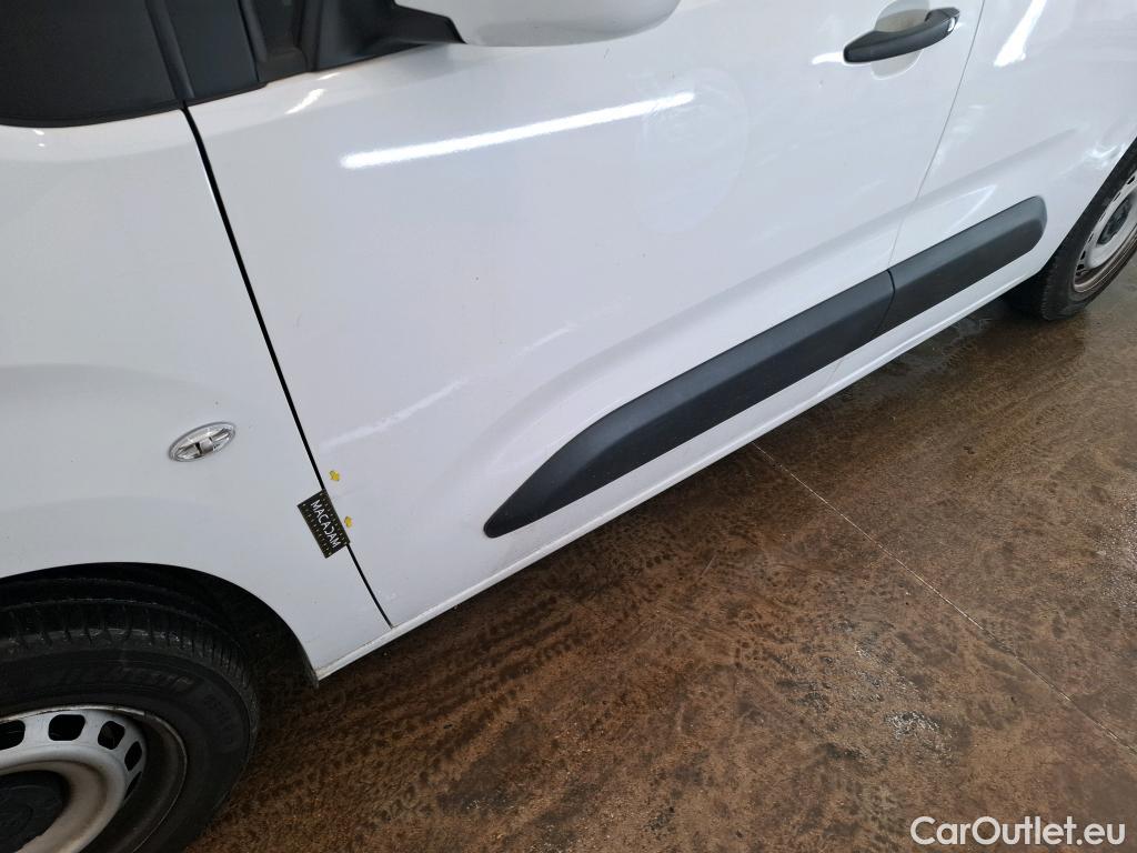  Opel  Combo OPEL  / 2018 / 4P / Fourgonnette 1.5 diesel 100chL1H1/stand CARGO PACK C #55