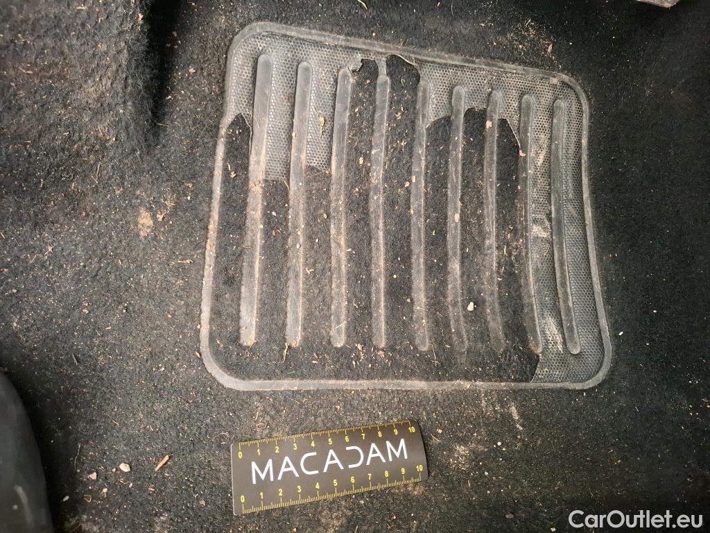  Peugeot  208  Affaire Premium Pack 1.2 80CV BVM5 E6dT #2