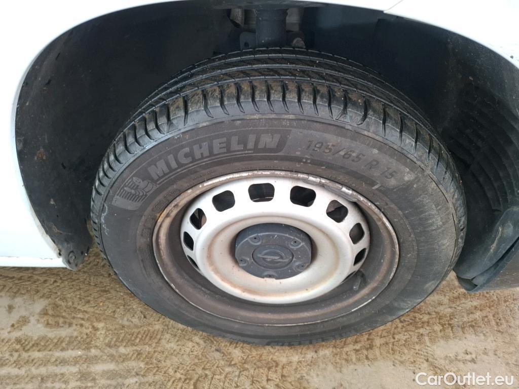  Opel  Combo OPEL  / 2018 / 4P / Fourgonnette 1.5 diesel 100chL1H1/stand CARGO PACK C #41