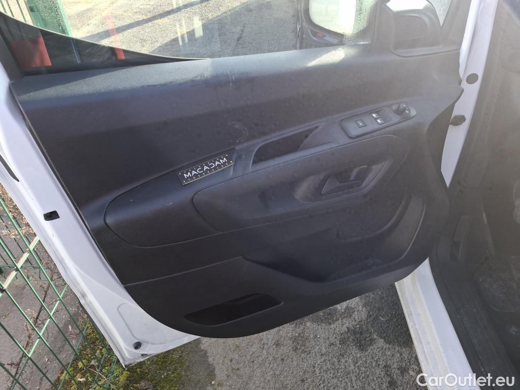  Opel  Combo OPEL  / 2018 / 4P / Fourgonnette 1.5 diesel 100chL1H1/stand CARGO PACK C #79