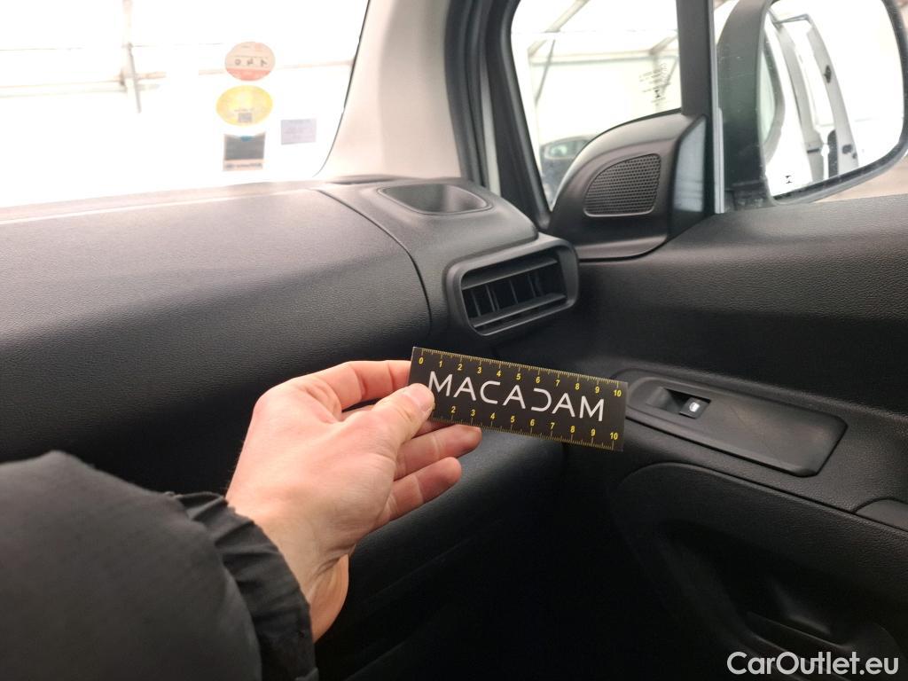  Opel  Combo OPEL  / 2018 / 4P / Fourgonnette 1.5 diesel 100chL1H1/stand CARGO PACK C #61