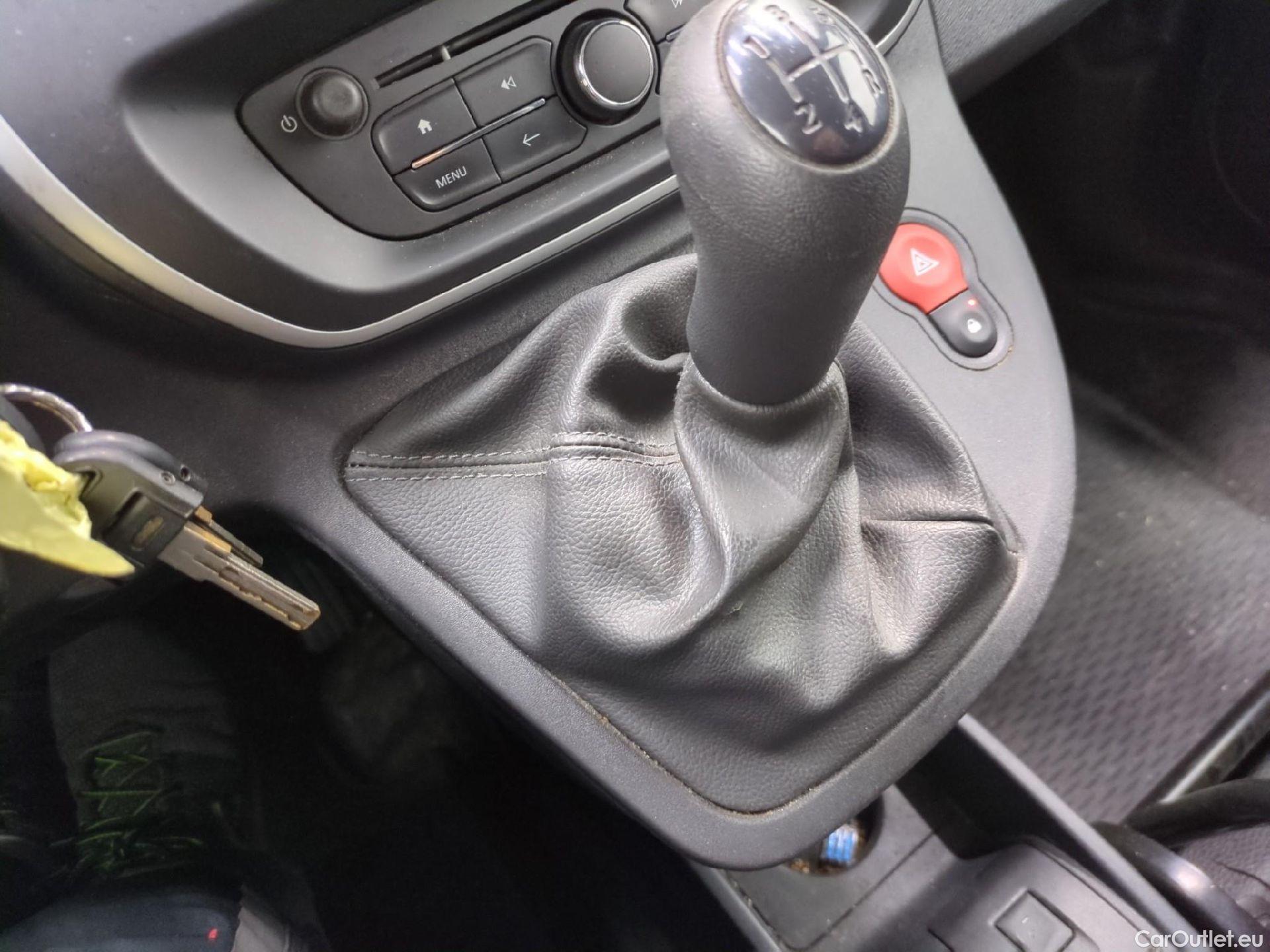  Renault  Kangoo RENAULT  Express / 2013 / 4P / Fourgonnette Extra R-Link dCi 75 #1