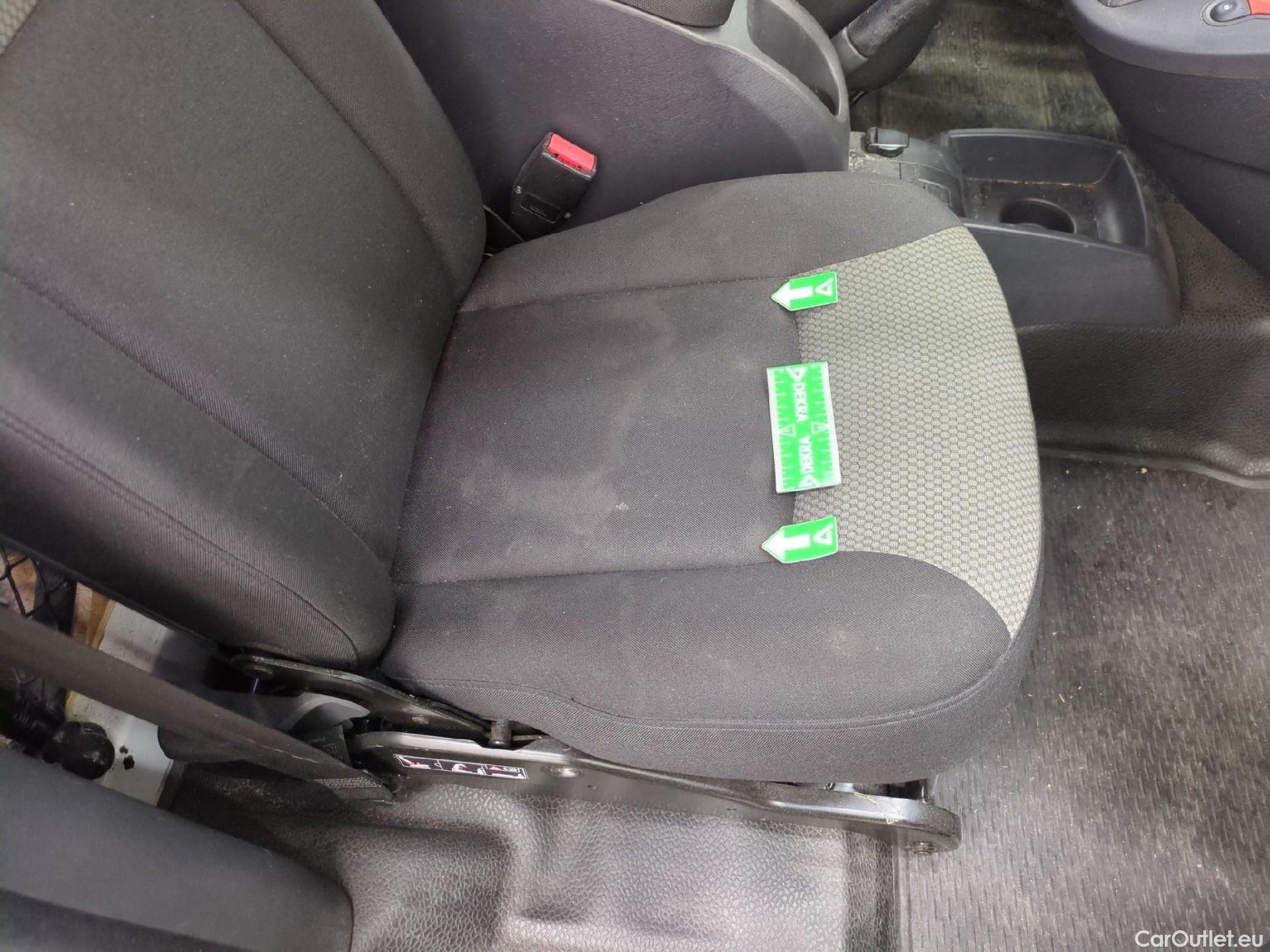  Renault  Kangoo RENAULT  Express / 2013 / 4P / Fourgonnette Extra R-Link dCi 75 #18