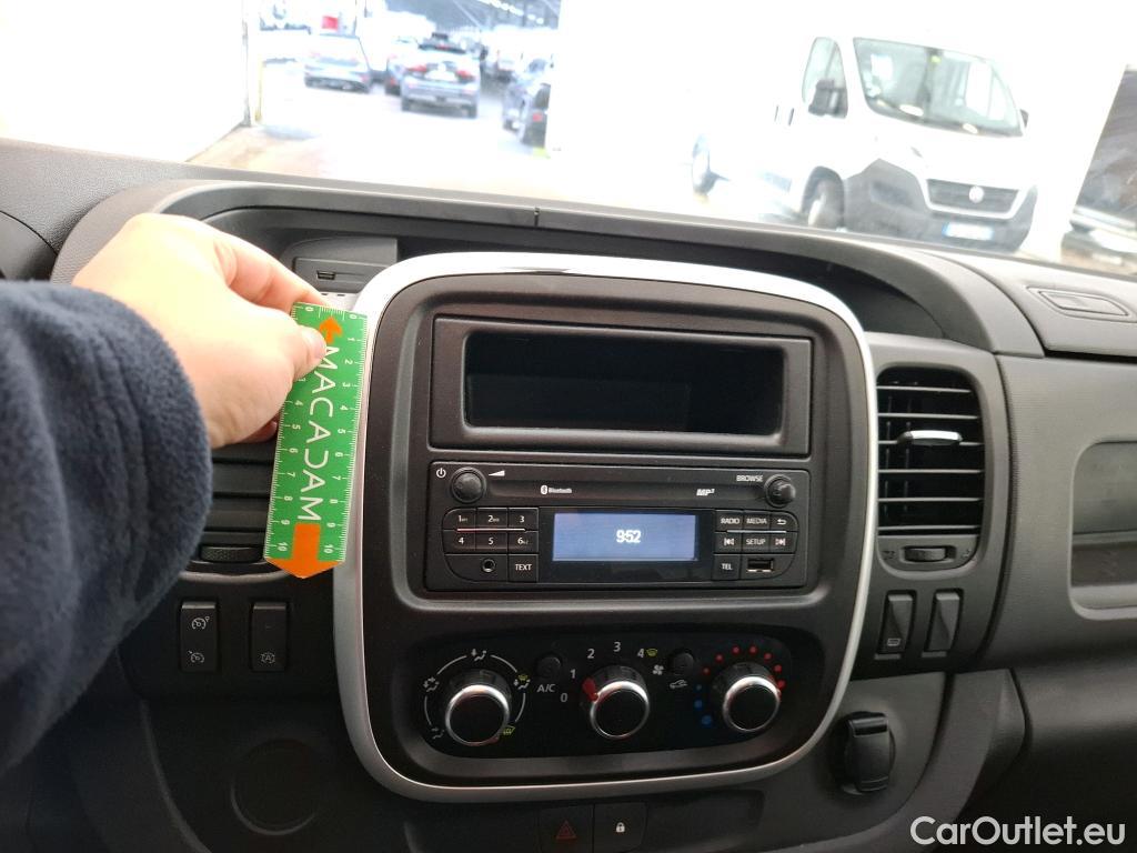  Renault  Trafic RENAULT  / 2019 / 4P / Fourgon tole NV FG GCF L2H1 1300 dCi 95 #22