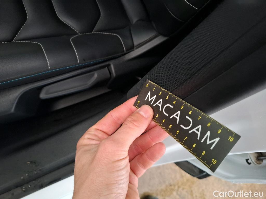  Citroen  C4  Berline Shine 1.2 PureTech 130CV BVA8 E6d #12