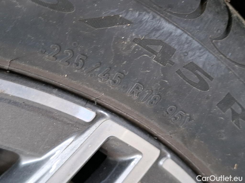  Mercedes  A-Klasse MERCEDES-BENZ Classe A Compact / 2018 / 5P / Berline A 200 AMG Line 7G-DCT #9