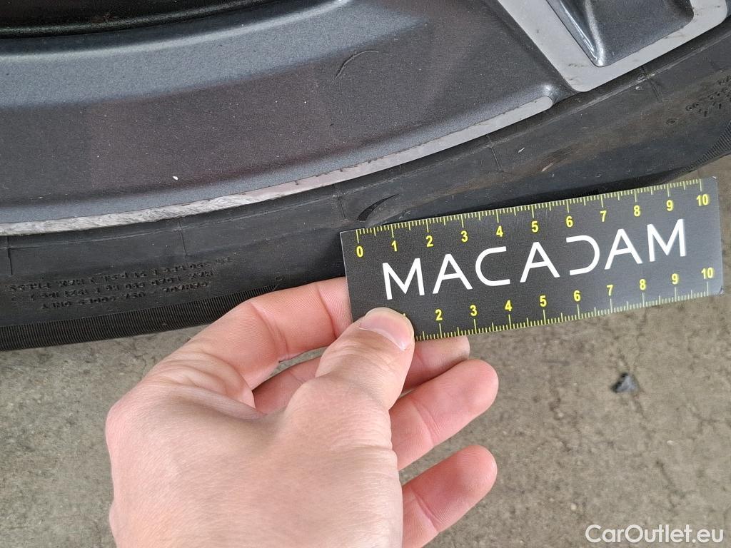  Mercedes  A-Klasse MERCEDES-BENZ Classe A Compact / 2018 / 5P / Berline A 200 AMG Line 7G-DCT #8