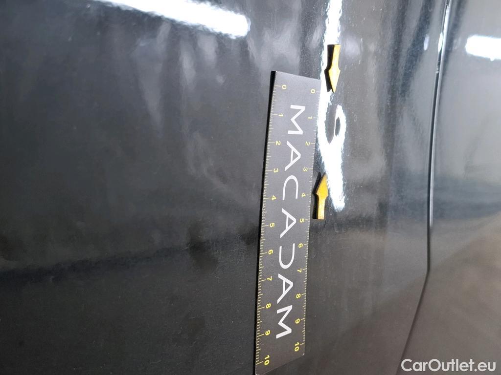  Mercedes  A-Klasse MERCEDES-BENZ Classe A Compact / 2018 / 5P / Berline A 200 AMG Line 7G-DCT #28