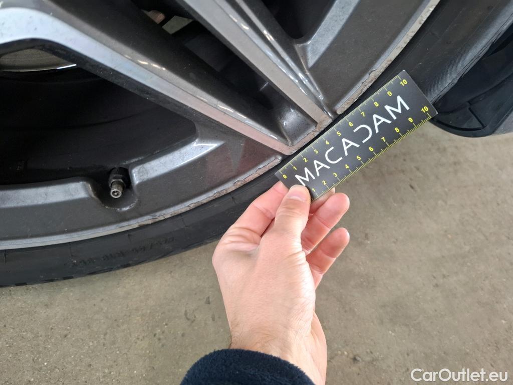  Mercedes  A-Klasse MERCEDES-BENZ Classe A Compact / 2018 / 5P / Berline A 200 AMG Line 7G-DCT #13