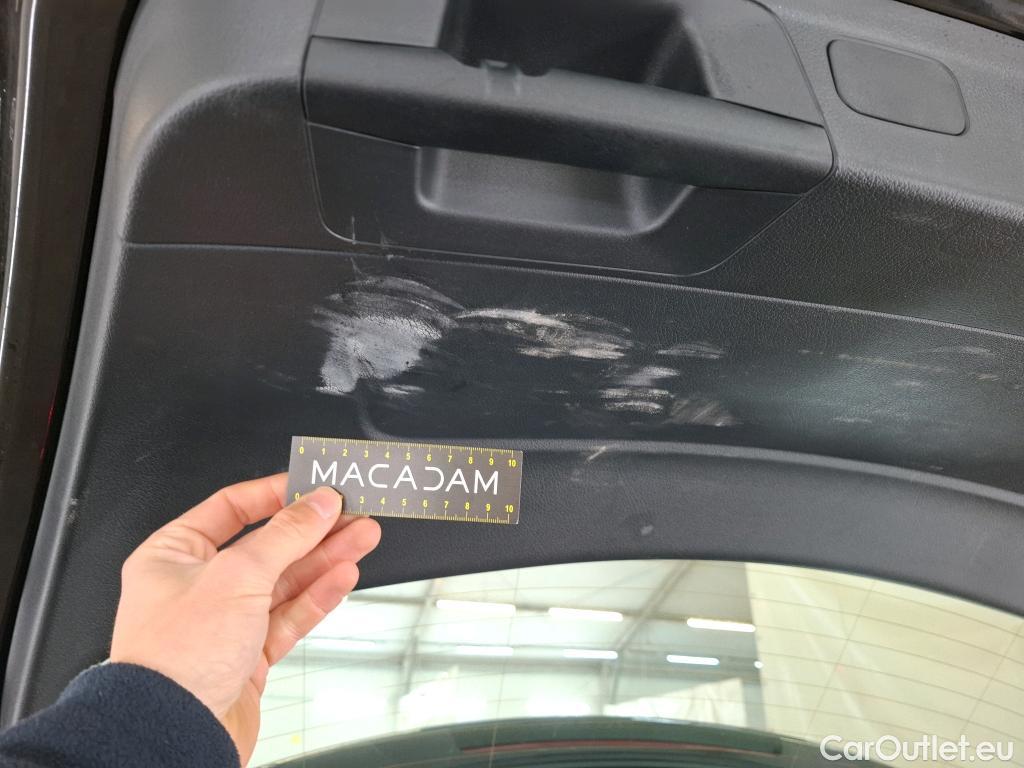  Mercedes  A-Klasse MERCEDES-BENZ Classe A Compact / 2018 / 5P / Berline A 200 AMG Line 7G-DCT #22