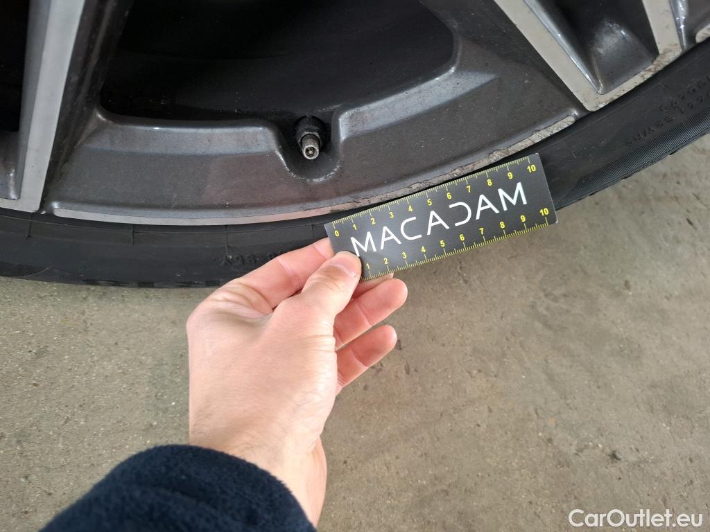  Mercedes  A-Klasse MERCEDES-BENZ Classe A Compact / 2018 / 5P / Berline A 200 AMG Line 7G-DCT #12