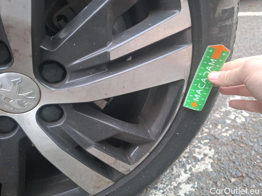  Peugeot  3008  Allure Pack 1.2 PureTech 130CV BVM6 E6d #3