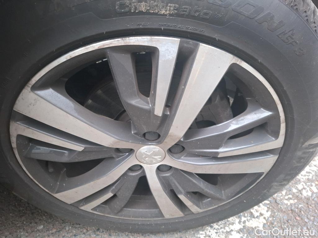  Peugeot  3008  Allure Pack 1.2 PureTech 130CV BVM6 E6d #2