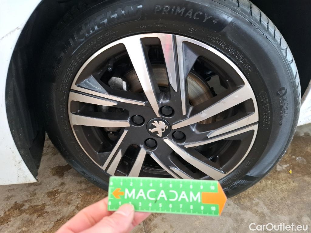  Peugeot  208  Allure 1.2 PureTech 100CV BVM6 E6d #1