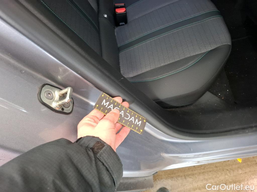  Peugeot  2008  Allure Pack 1.2 PureTech 130CV BVM6 E6d #8