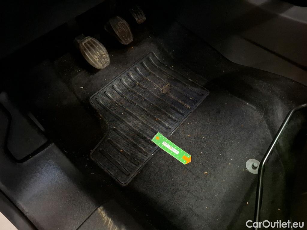  Peugeot  2008  Allure Business 1.2 PureTech 100CV BVM6 E6d #1