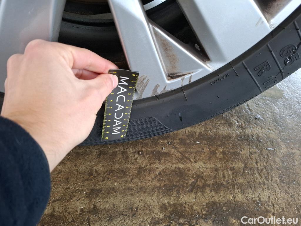  Peugeot  5008  Active Pack 1.5 HDi 130CV BVA8 7 Sieges E6d #40