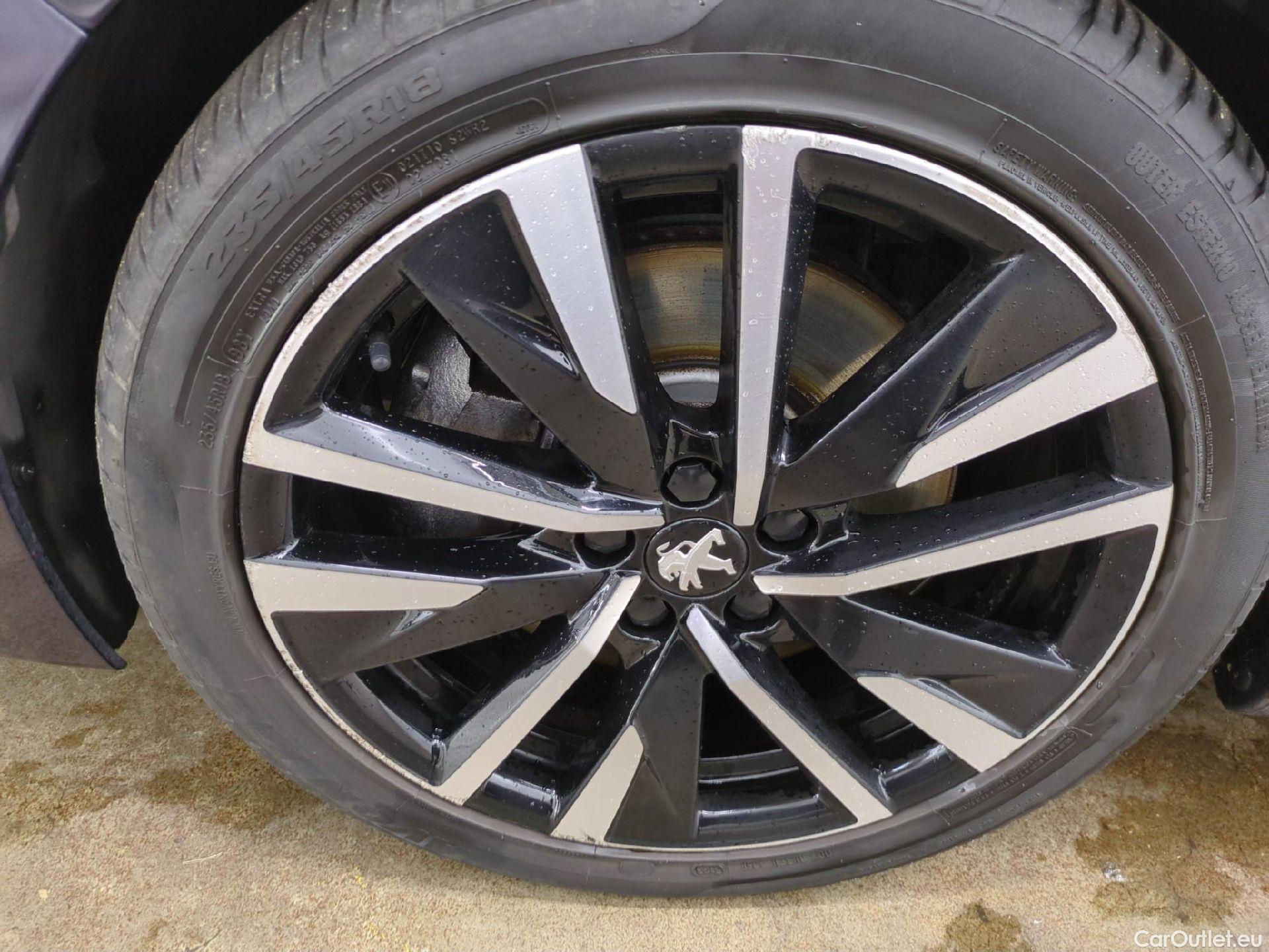  Peugeot  508 PEUGEOT  SW / 2018 / 5P / Break HYBRID 225 E-EAT8 GT #17