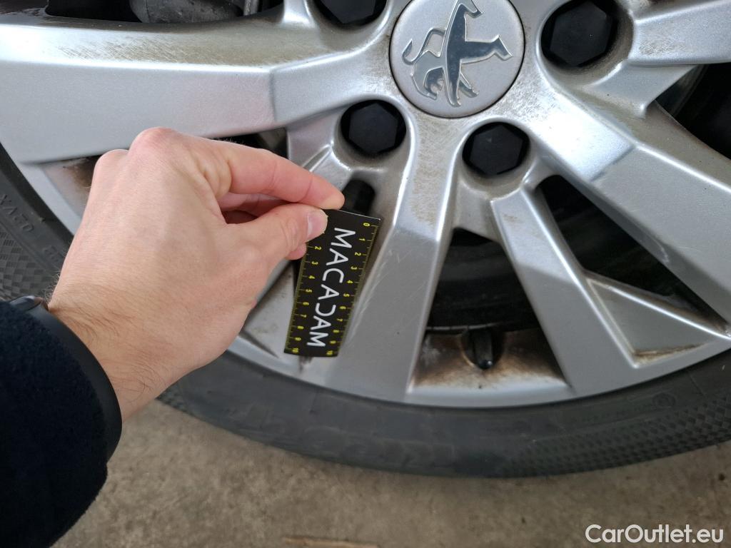  Peugeot  5008  Active Pack 1.5 HDi 130CV BVA8 7 Sieges E6d #20