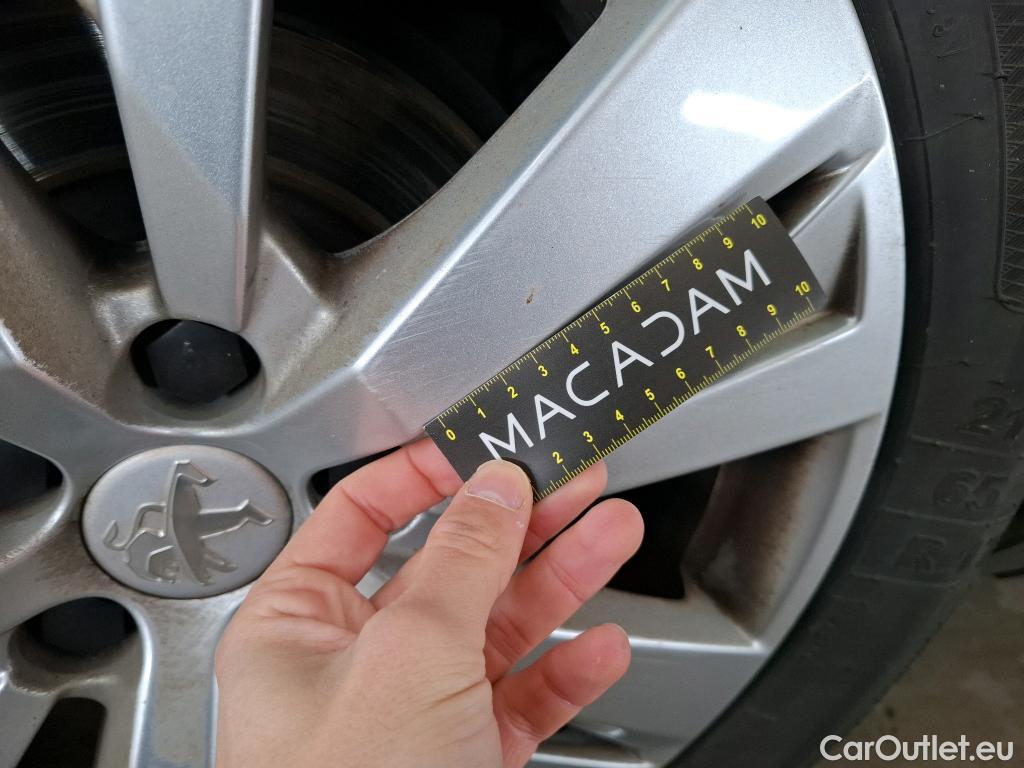  Peugeot  5008  Active Pack 1.5 HDi 130CV BVA8 7 Sieges E6d #18