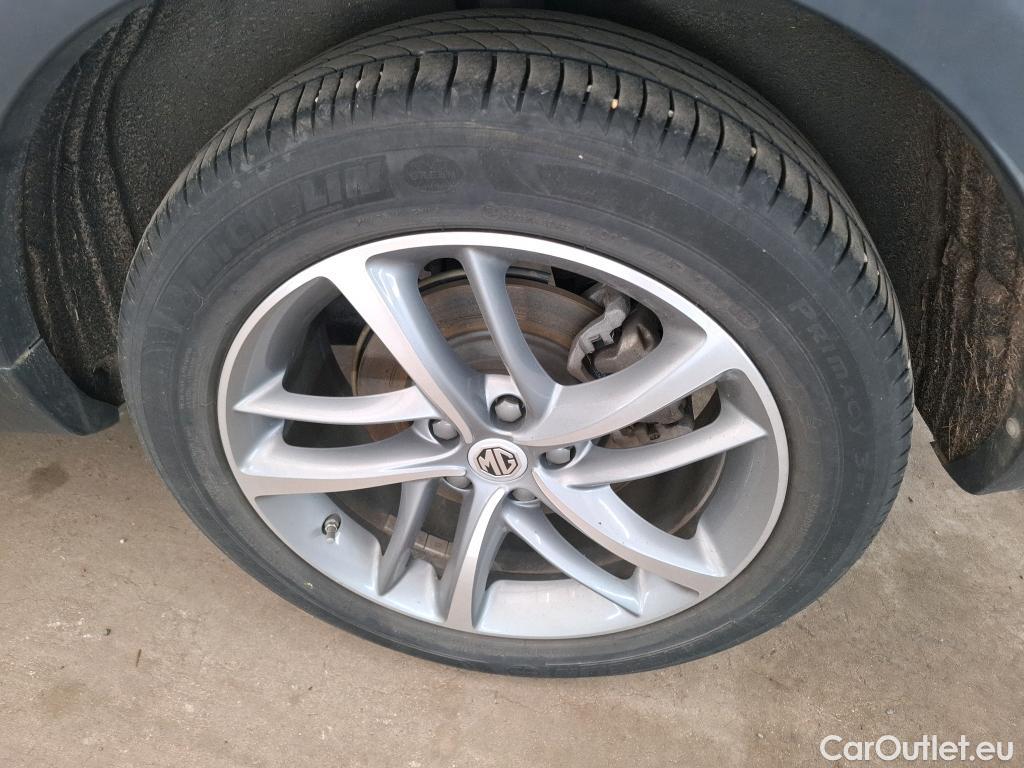  MG  EHS MG  / 2021 / 5P / SUV 1.5T GDI PHEV Luxe Auto OPERATION STOCK #16