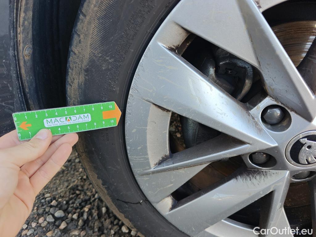  Skoda  Octavia SKODA  / 2020 / 5P / berlina con portón 2.0 TDI 85kW (115 CV) Manual Ambition #24