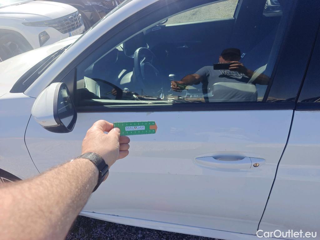  Peugeot  208 PEUGEOT  / 2019 / 5P / berlina con portón PureTech 73kW (100CV) Allure #15