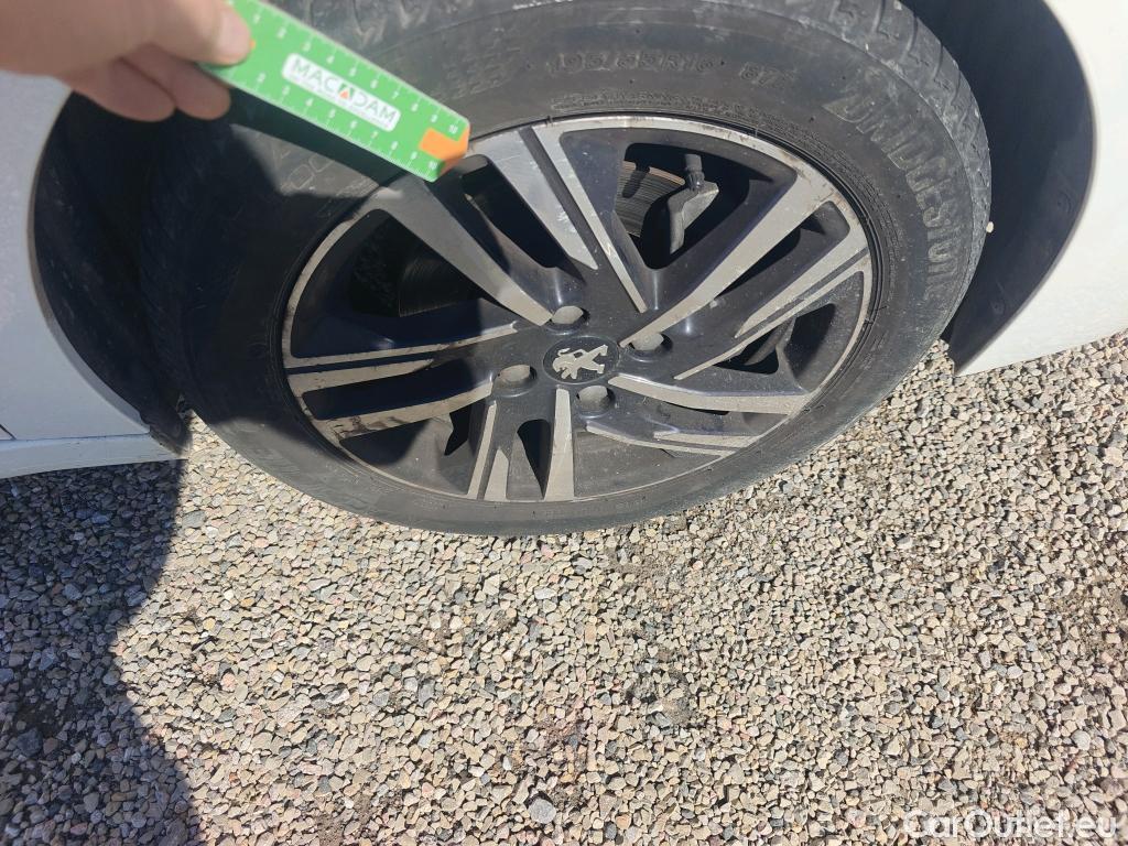  Peugeot  208 PEUGEOT  / 2019 / 5P / berlina con portón PureTech 73kW (100CV) Allure #5