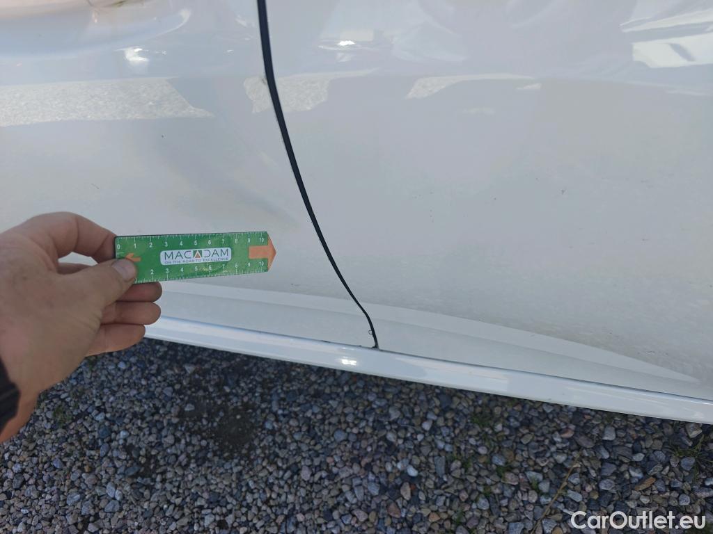  Peugeot  208 PEUGEOT  / 2019 / 5P / berlina con portón PureTech 73kW (100CV) Allure #16