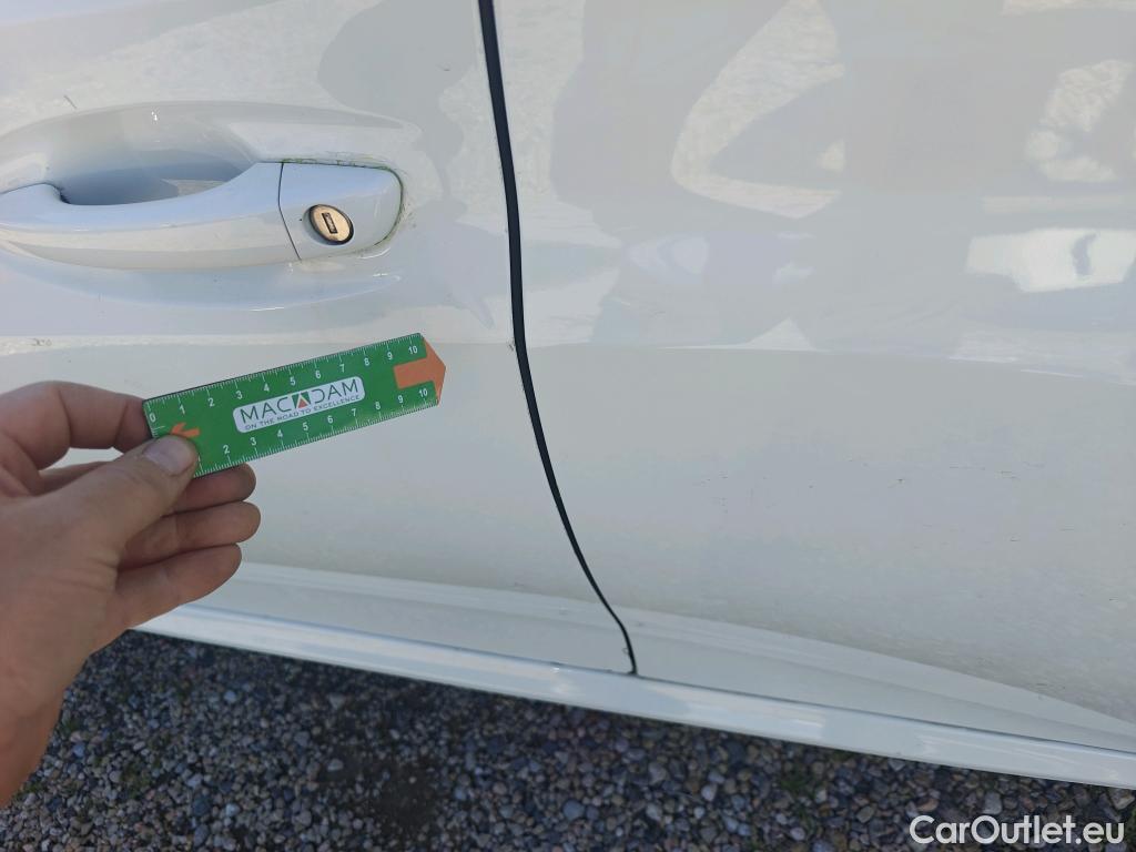  Peugeot  208 PEUGEOT  / 2019 / 5P / berlina con portón PureTech 73kW (100CV) Allure #17