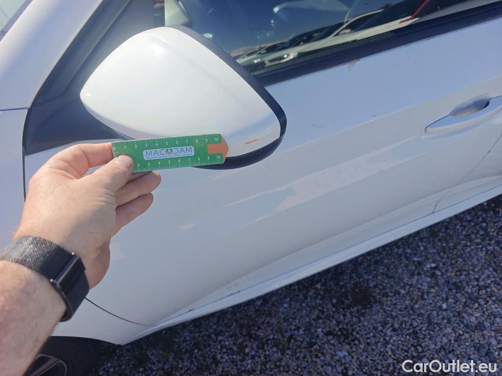  Peugeot  208 PEUGEOT  / 2019 / 5P / berlina con portón PureTech 73kW (100CV) Allure #24