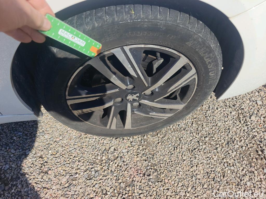  Peugeot  208 PEUGEOT  / 2019 / 5P / berlina con portón PureTech 73kW (100CV) Allure #6