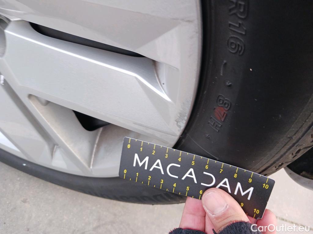  Renault  Clio RENAULT  / 2019 / 5P / berlina con portón Intens TCe 74 kW (100CV) GLP #19