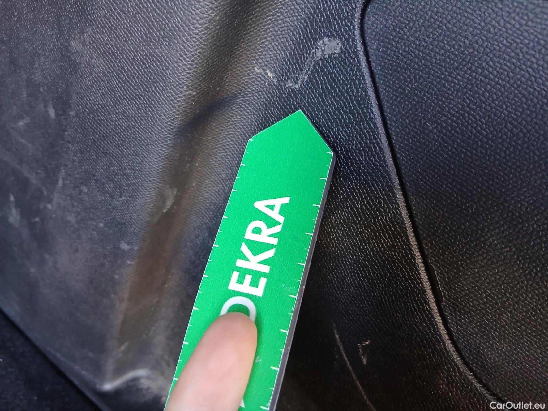  Peugeot  3008 PEUGEOT  Hybrid / 2020 / 5P / todoterreno 225 e-EAT8 Allure (AC2) #32