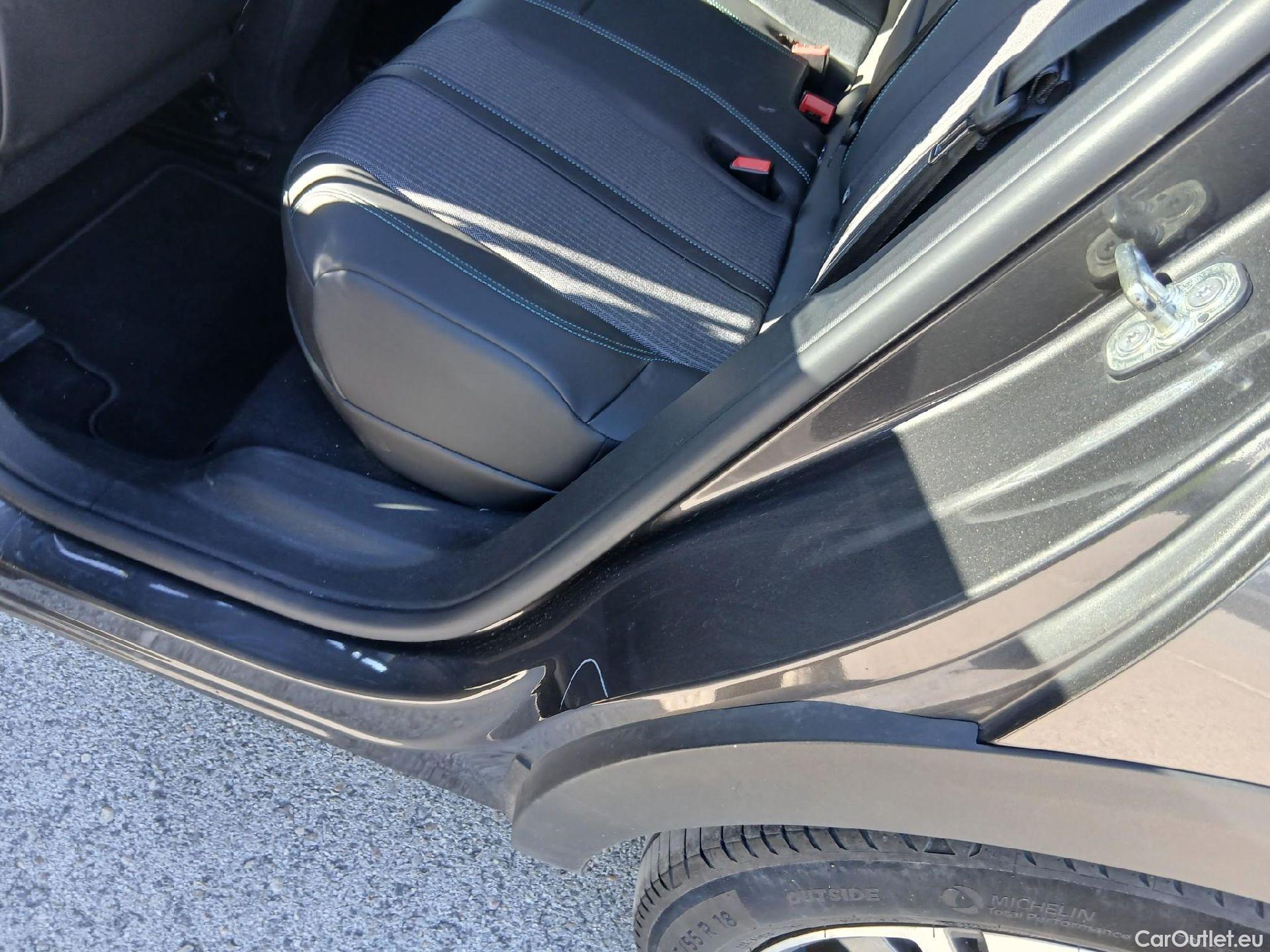  Peugeot  3008 PEUGEOT  Hybrid / 2020 / 5P / todoterreno 225 e-EAT8 Allure (AC2) #22