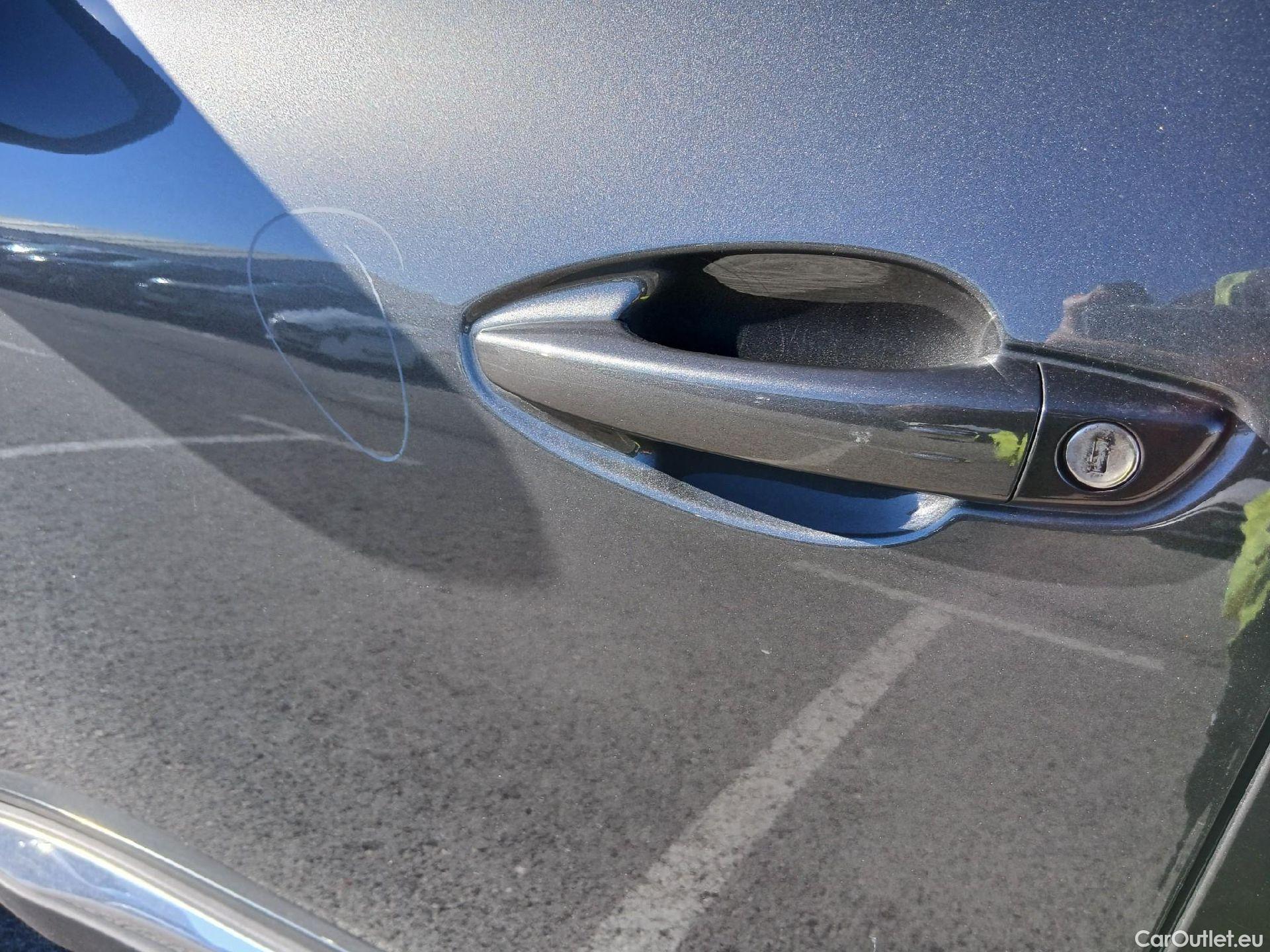  Peugeot  3008 PEUGEOT  Hybrid / 2020 / 5P / todoterreno 225 e-EAT8 Allure (AC2) #26