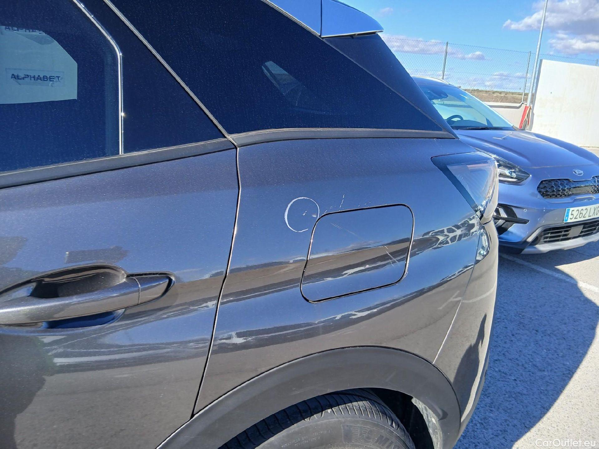  Peugeot  3008 PEUGEOT  Hybrid / 2020 / 5P / todoterreno 225 e-EAT8 Allure (AC2) #16