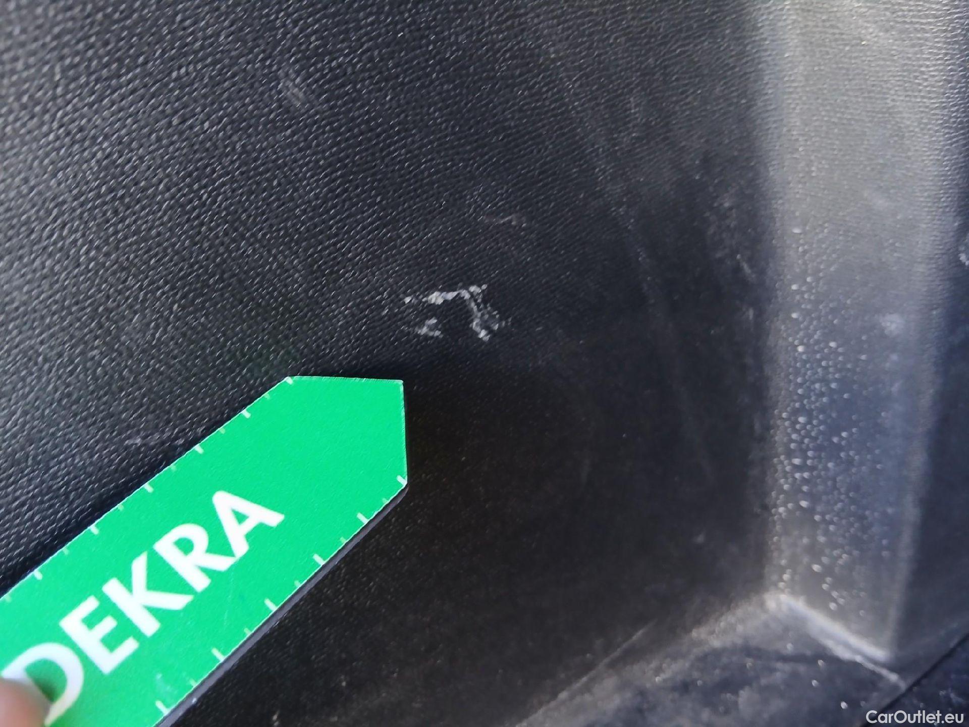  Peugeot  3008 PEUGEOT  Hybrid / 2020 / 5P / todoterreno 225 e-EAT8 Allure (AC2) #31